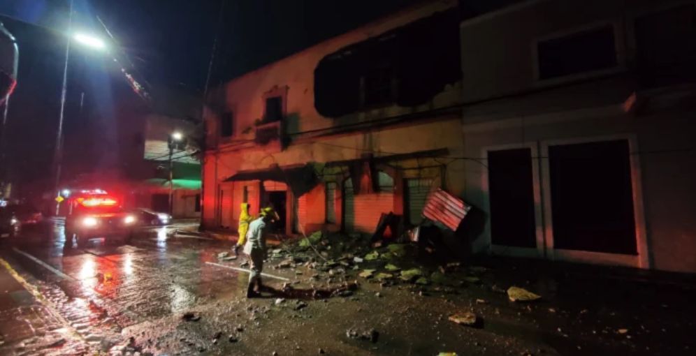 Pared de segundo piso cede por lluvias en la 4ª avenida de Comayagüela