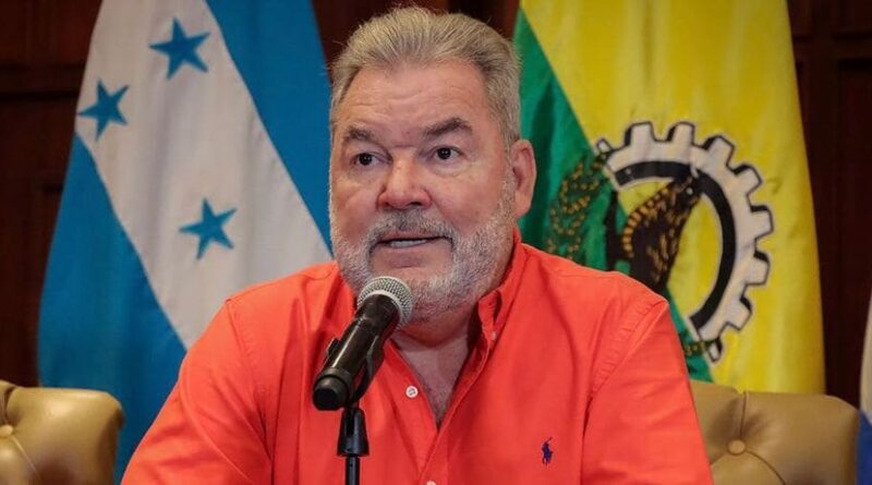 Roberto Contreras anuncia que sacará a su esposa del país por supuesta persecución del MP